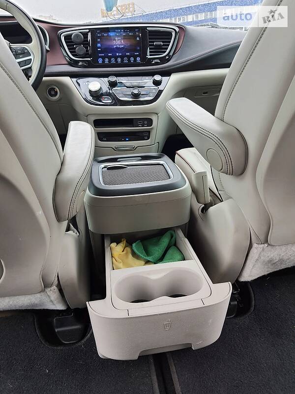Мінівен Chrysler Pacifica 2016 в Києві фото 42 Мінівен Chrysler Pacifica 2016 в Києві