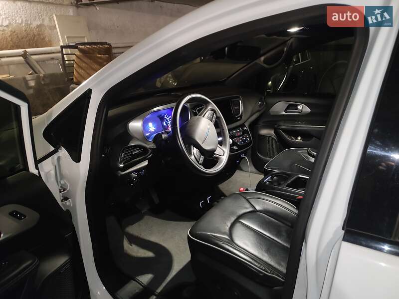 Минивэн Chrysler Pacifica 2019 в Днепре