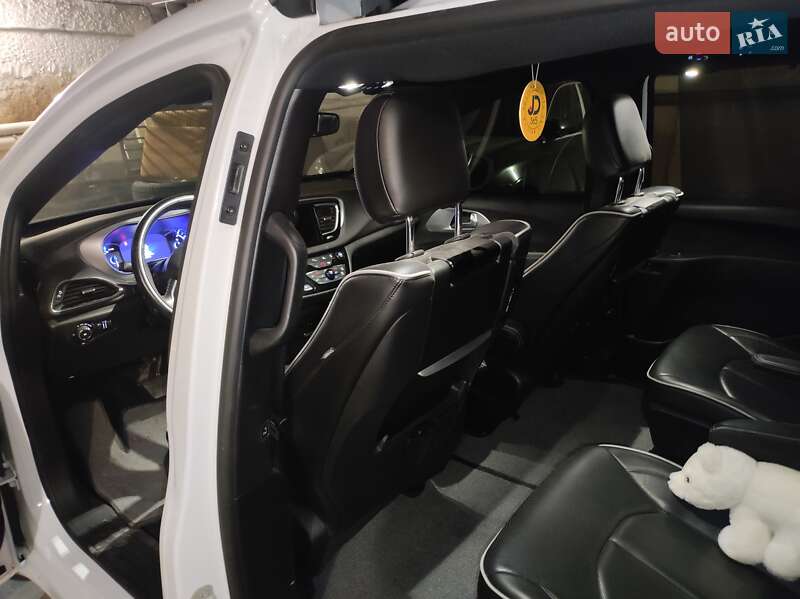 Минивэн Chrysler Pacifica 2019 в Днепре