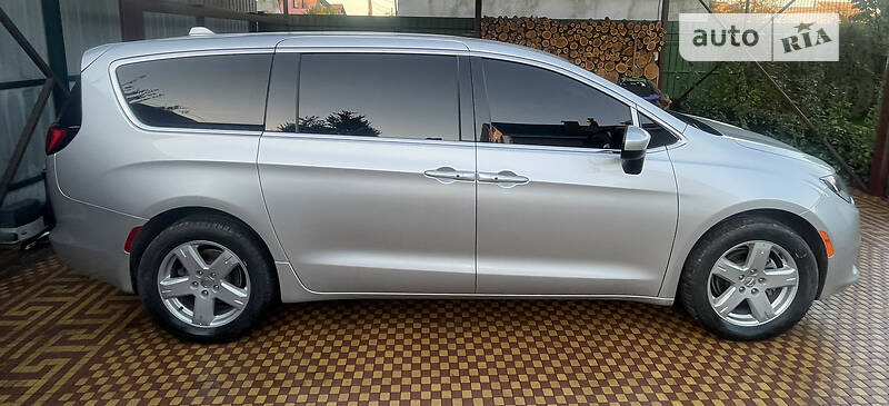 Мінівен Chrysler Pacifica 2016 в Києві
