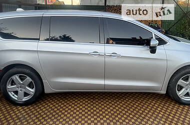 Минивэн Chrysler Pacifica 2016 в 