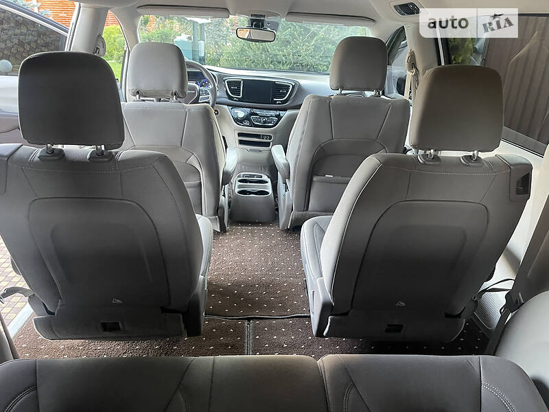 Мінівен Chrysler Pacifica 2016 в Києві