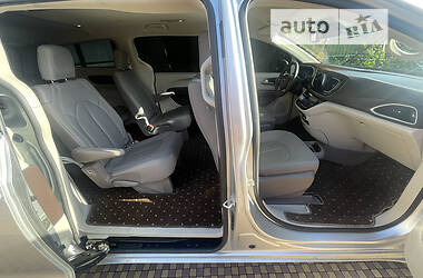 Минивэн Chrysler Pacifica 2016 в 