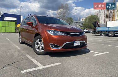 Минивэн Chrysler Pacifica 2018 в Киеве Минивэн Chrysler Pacifica 2018 в Киеве