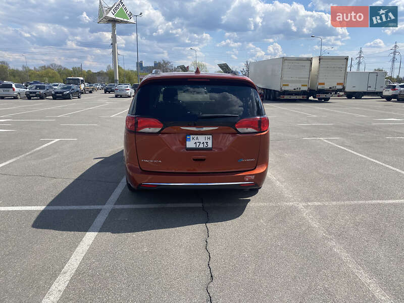 Минивэн Chrysler Pacifica 2018 в Киеве