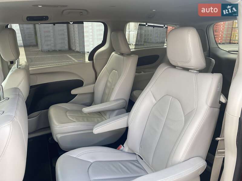 Минивэн Chrysler Pacifica 2018 в Киеве