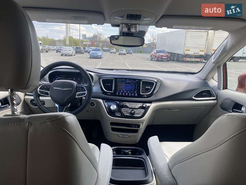 Минивэн Chrysler Pacifica 2018 в Киеве