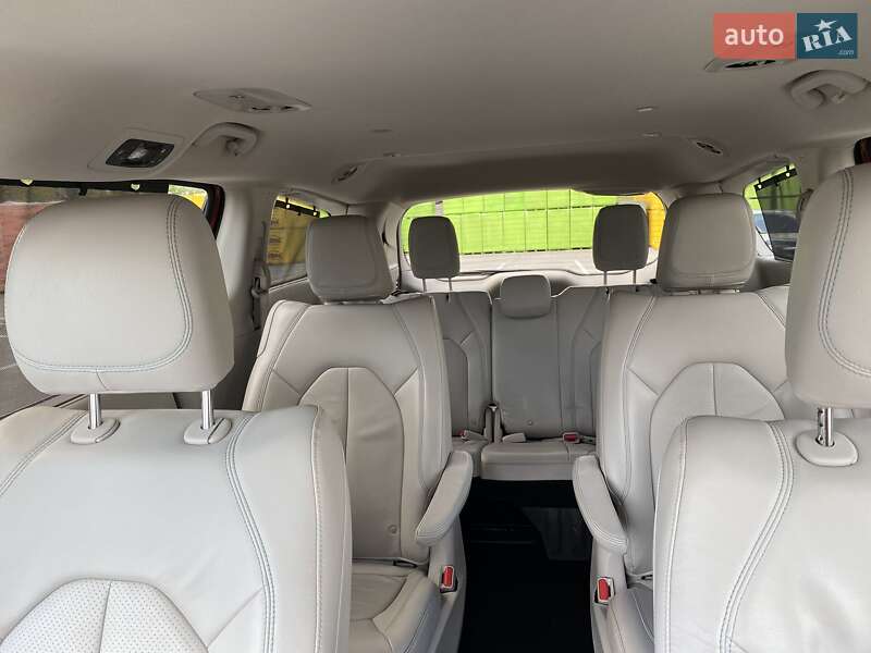 Минивэн Chrysler Pacifica 2018 в Киеве