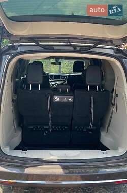 Седан Chrysler Pacifica 2018 в Києві