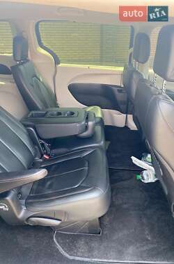 Седан Chrysler Pacifica 2018 в Києві
