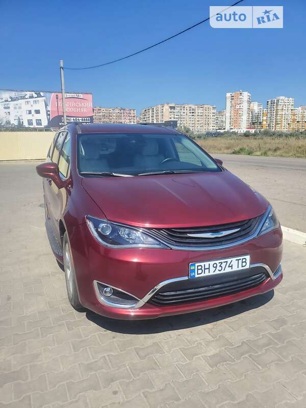 Минивэн Chrysler Pacifica 2017 в Одессе