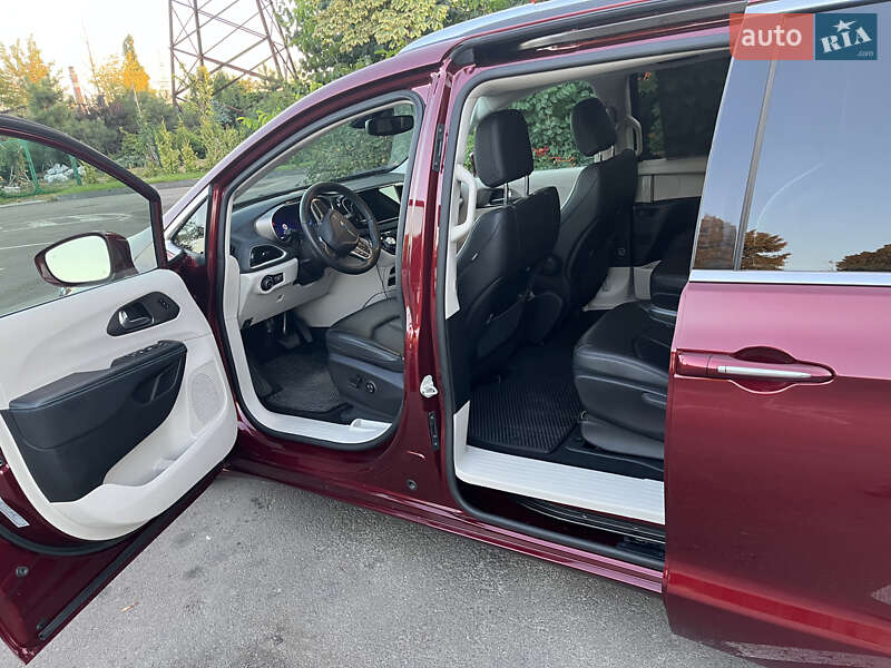 Минивэн Chrysler Pacifica 2021 в Вишневом фото 14 Минивэн Chrysler Pacifica 2021 в Вишневом