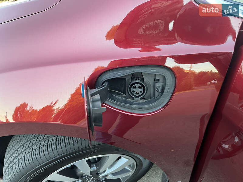 Минивэн Chrysler Pacifica 2021 в Вишневом фото 27 Минивэн Chrysler Pacifica 2021 в Вишневом