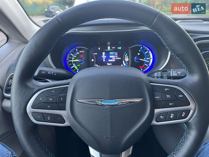 Минивэн Chrysler Pacifica 2021 в Вишневом фото 31 Минивэн Chrysler Pacifica 2021 в Вишневом