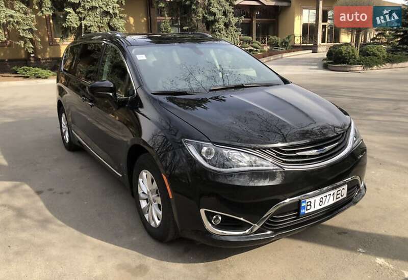 Седан Chrysler Pacifica 2018 в Полтаві фото 2 Седан Chrysler Pacifica 2018 в Полтаві