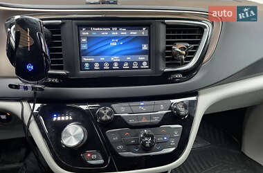 Мінівен Chrysler Pacifica 2017 в Львові фото 12 Мінівен Chrysler Pacifica 2017 в Львові