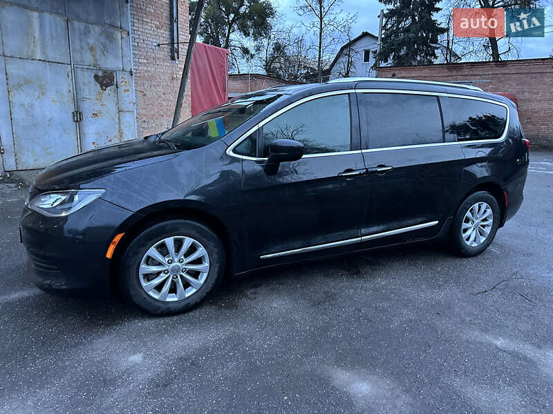 Мінівен Chrysler Pacifica 2016 в Вінниці
