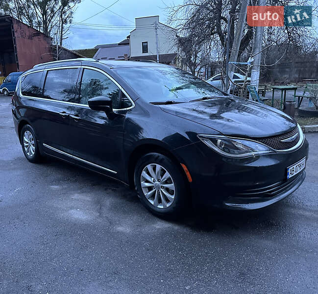 Мінівен Chrysler Pacifica 2016 в Вінниці