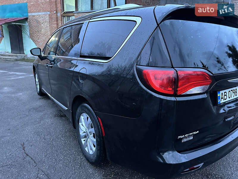 Мінівен Chrysler Pacifica 2016 в Вінниці