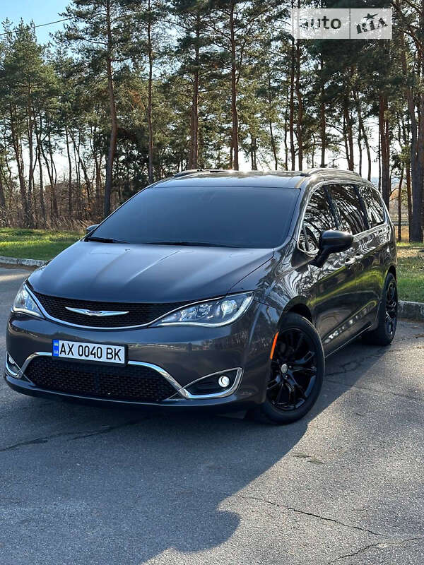 Универсал Chrysler Pacifica 2017 в Харькове