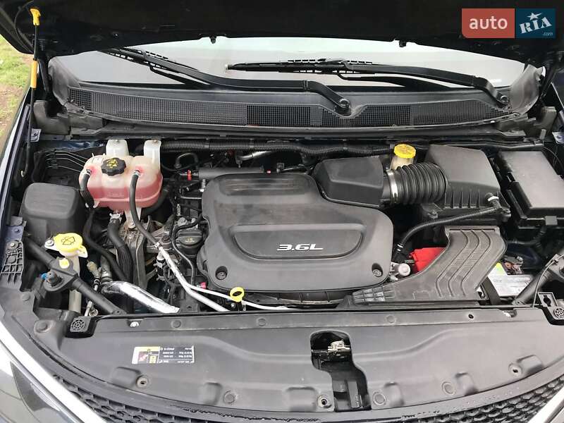 Мінівен Chrysler Pacifica 2016 в Києві фото 2 Мінівен Chrysler Pacifica 2016 в Києві