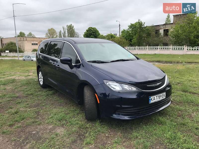 Мінівен Chrysler Pacifica 2016 в Києві