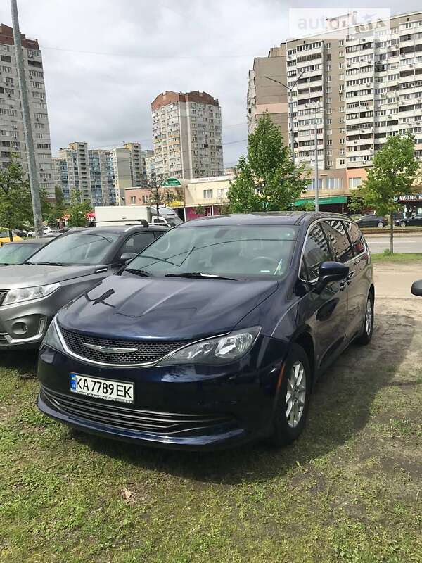 Мінівен Chrysler Pacifica 2016 в Києві
