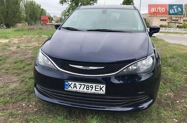 Мінівен Chrysler Pacifica 2016 в Києві фото 10 Мінівен Chrysler Pacifica 2016 в Києві