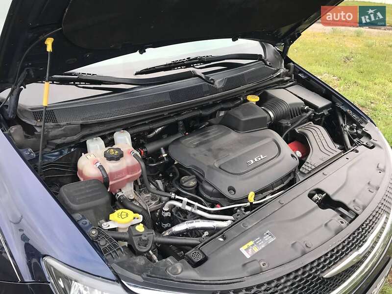 Мінівен Chrysler Pacifica 2016 в Києві фото 11 Мінівен Chrysler Pacifica 2016 в Києві