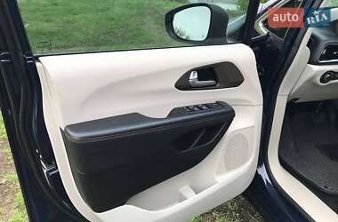 Мінівен Chrysler Pacifica 2016 в Києві фото 5 Мінівен Chrysler Pacifica 2016 в Києві