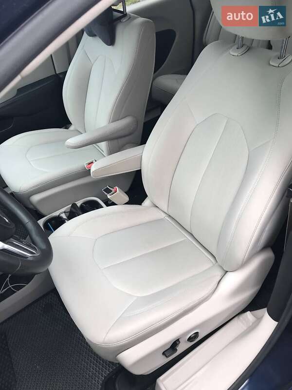 Мінівен Chrysler Pacifica 2016 в Києві фото 17 Мінівен Chrysler Pacifica 2016 в Києві