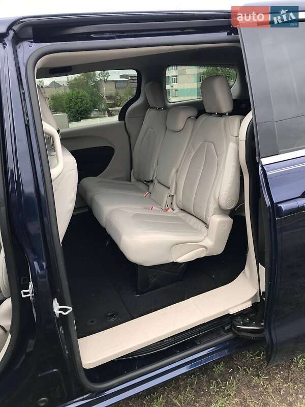 Мінівен Chrysler Pacifica 2016 в Києві