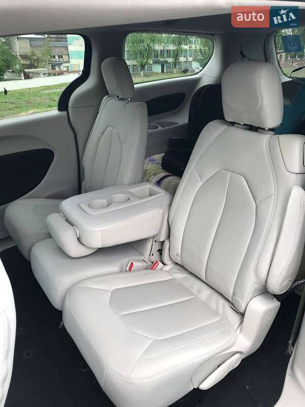 Мінівен Chrysler Pacifica 2016 в Києві фото 18 Мінівен Chrysler Pacifica 2016 в Києві