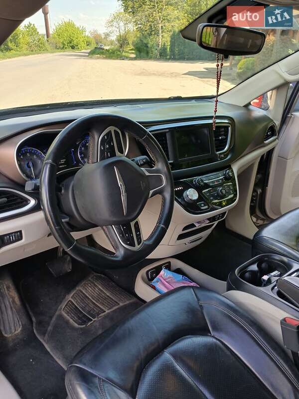 Позашляховик / Кросовер Chrysler Pacifica 2017 в Львові