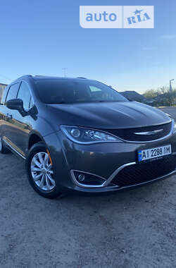 Минивэн Chrysler Pacifica 2017 в Броварах