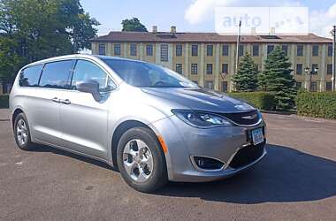 Мінівен Chrysler Pacifica 2018 в Кам'янському