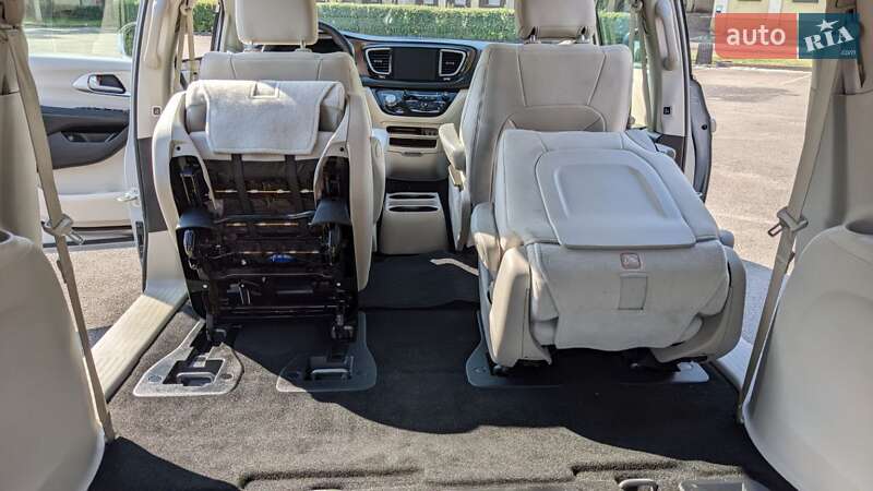 Мінівен Chrysler Pacifica 2018 в Києві