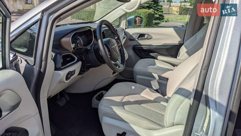 Мінівен Chrysler Pacifica 2018 в Києві