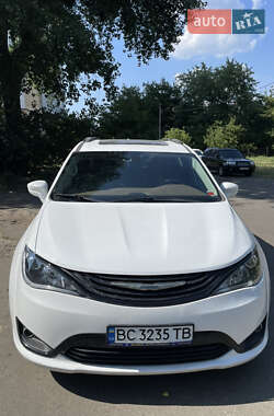 Минивэн Chrysler Pacifica 2018 в 