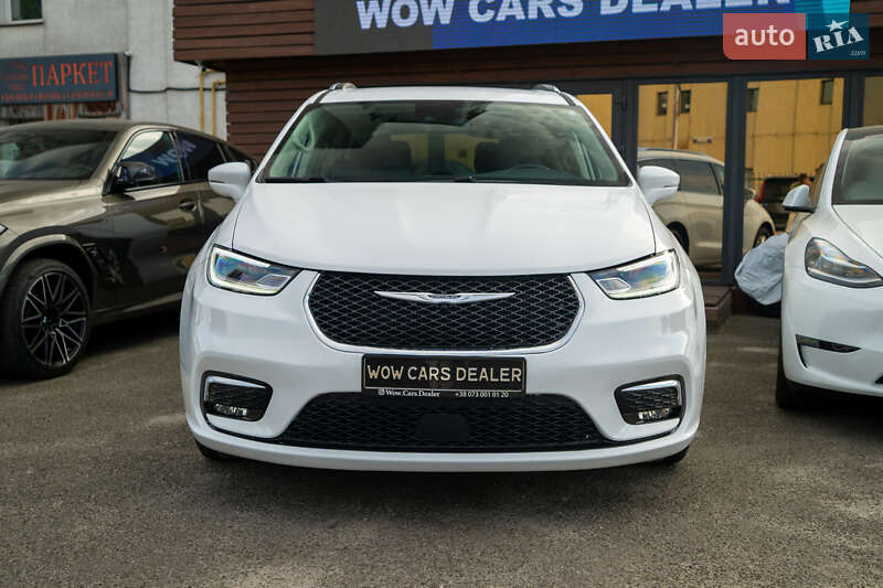 Минивэн Chrysler Pacifica 2021 в Киеве фото 2 Минивэн Chrysler Pacifica 2021 в Киеве