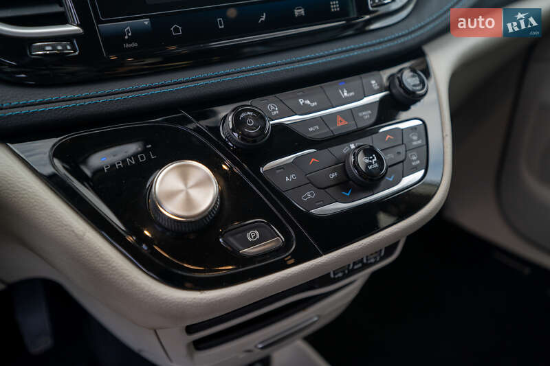 Минивэн Chrysler Pacifica 2021 в Киеве фото 25 Минивэн Chrysler Pacifica 2021 в Киеве