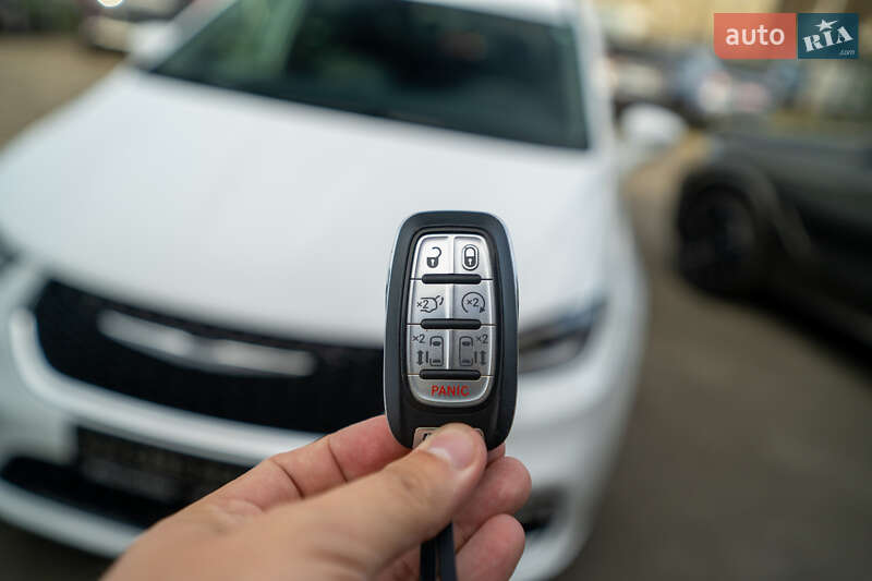 Минивэн Chrysler Pacifica 2021 в Киеве фото 38 Минивэн Chrysler Pacifica 2021 в Киеве