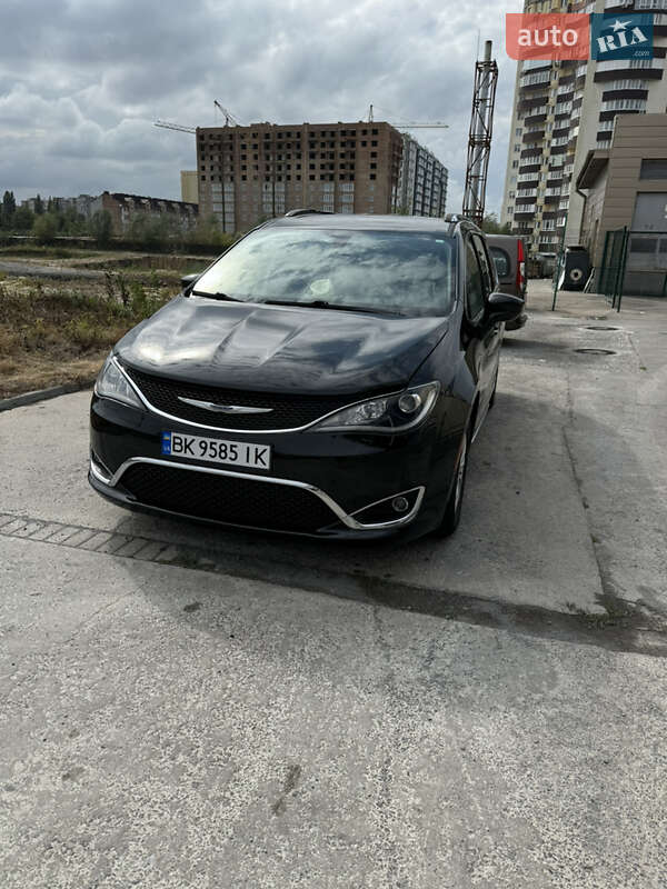 Минивэн Chrysler Pacifica 2019 в Ровно