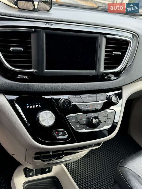 Минивэн Chrysler Pacifica 2019 в Ровно