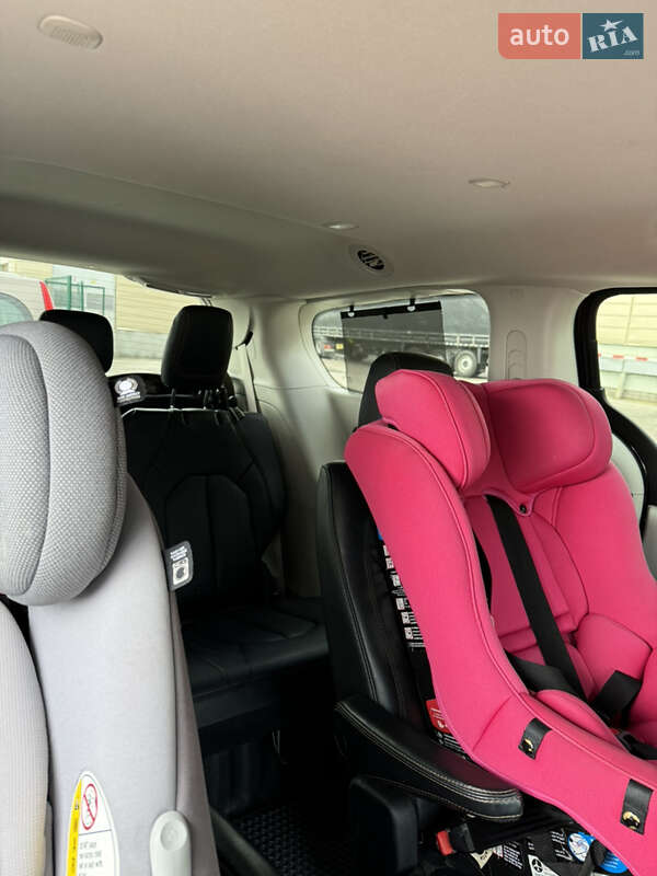 Минивэн Chrysler Pacifica 2019 в Ровно