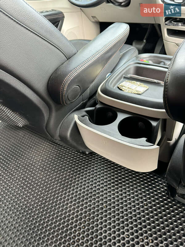Минивэн Chrysler Pacifica 2019 в Ровно