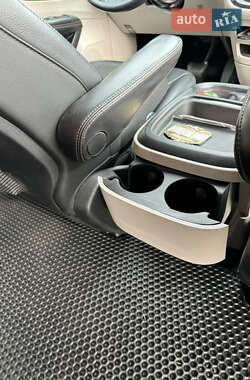 Минивэн Chrysler Pacifica 2019 в 