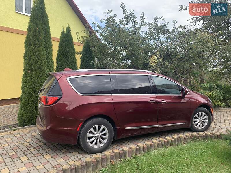 Минивэн Chrysler Pacifica 2019 в Трускавце