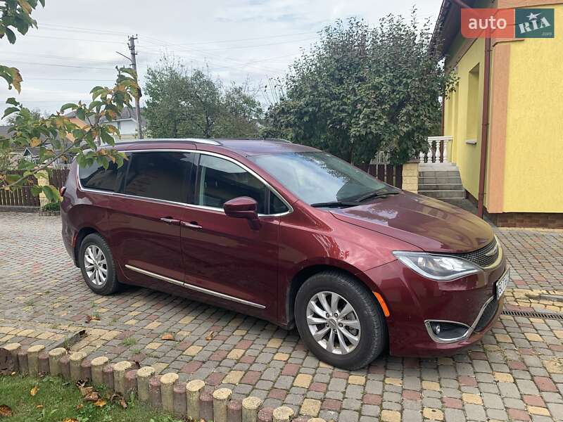 Минивэн Chrysler Pacifica 2019 в Трускавце