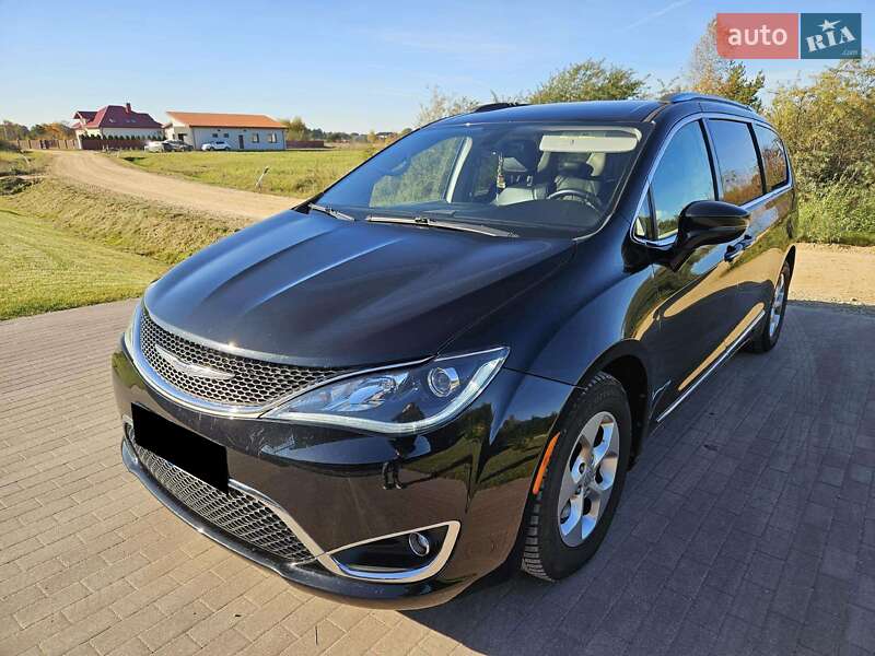 Минивэн Chrysler Pacifica 2017 в Жовкве